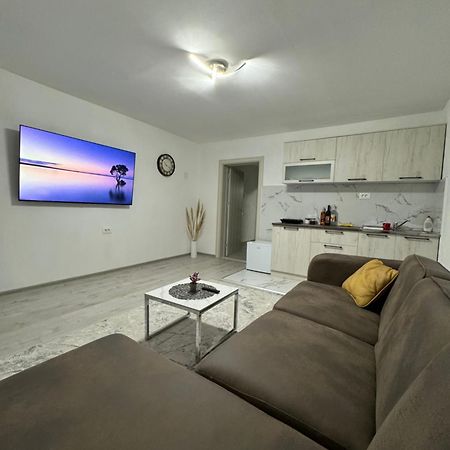 Apartment Airport Dd Mitrovici  Екстер'єр фото